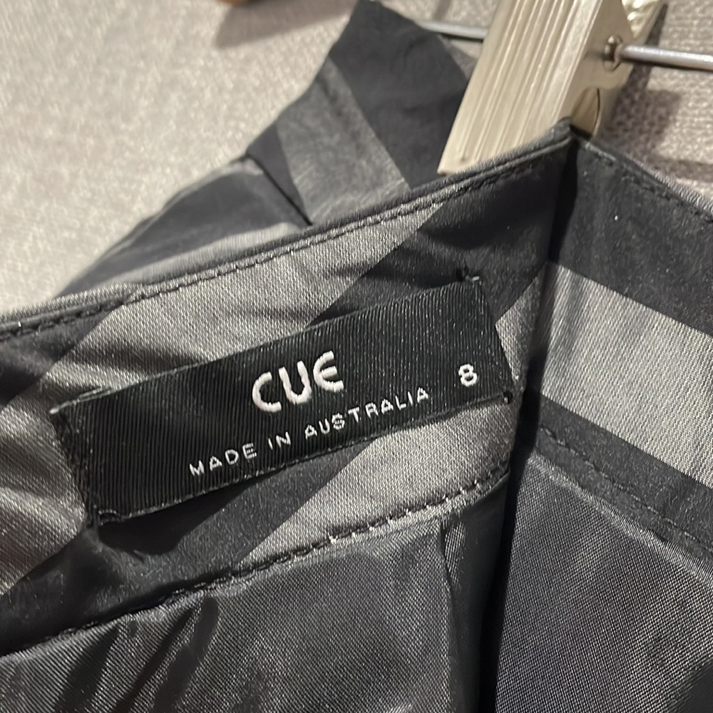 CUE High Waisted Ruffle Metal Grey & Black Skirt - AU8 - Picture 7 of 8